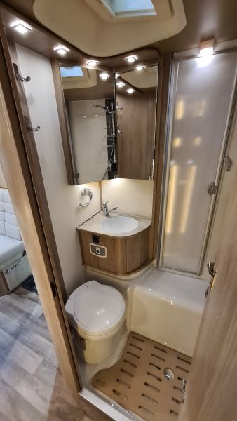 KABE Travel Master Novum 750 LGB Light