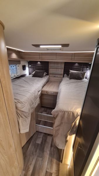 KABE Travel Master Novum 750 LGB Light