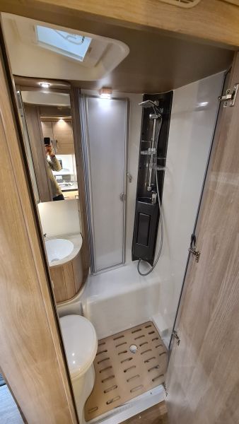 KABE Travel Master Novum 750 LGB Light