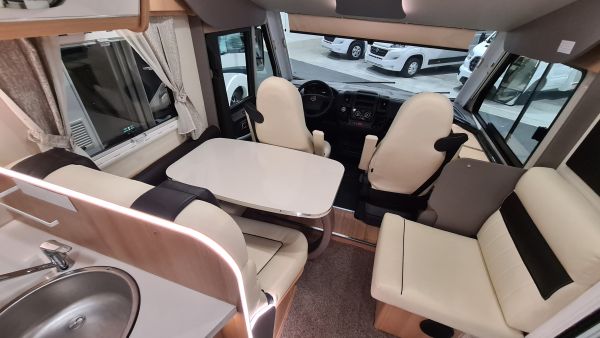 Sovereign 879