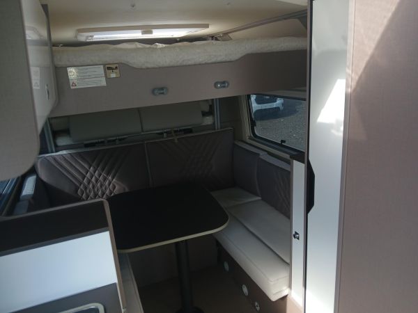 Eliseo 644 Attractive Edition