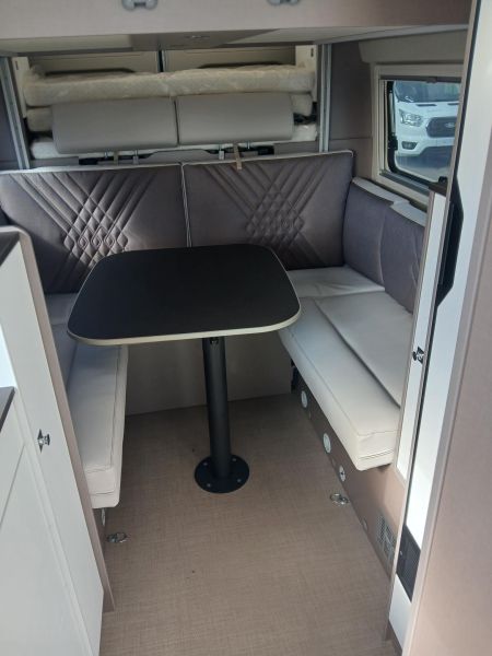 Eliseo 644 Attractive Edition