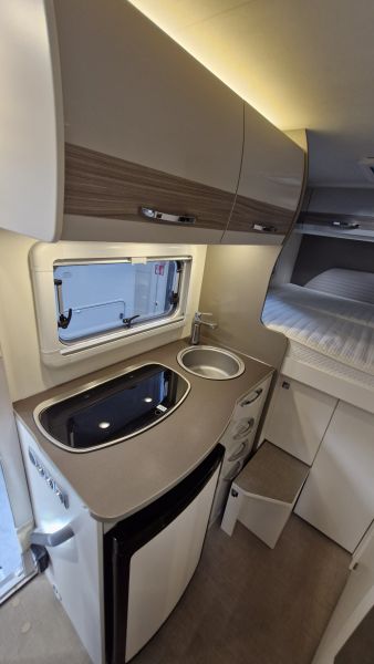 Travel Van 590