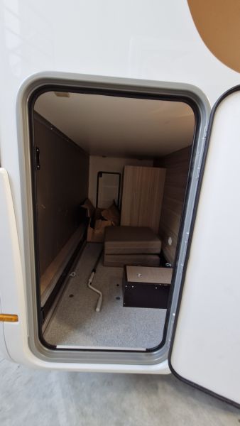 Travel Van 590