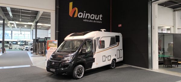 Travel Van 590