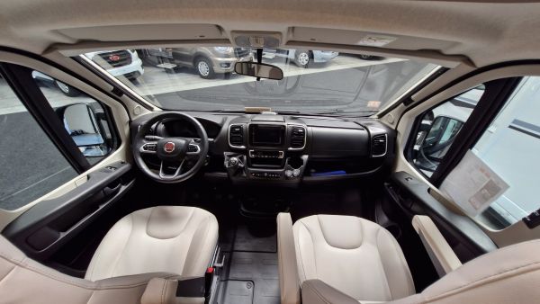 Travel Van 590