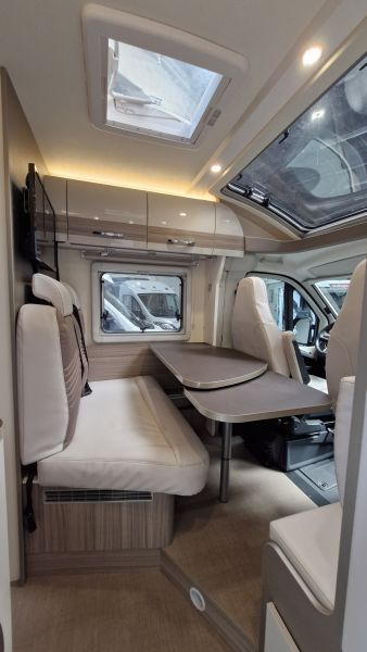 Travel Van 590