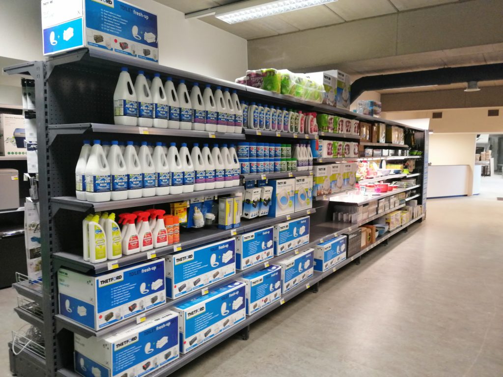 Shop accessoires (300m2) et magasin pièces détachées (1.000m2) - Hainaut  Caravaning